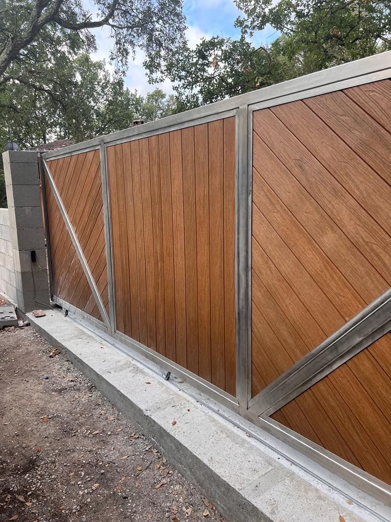 Automatic gate construction (view 2)
