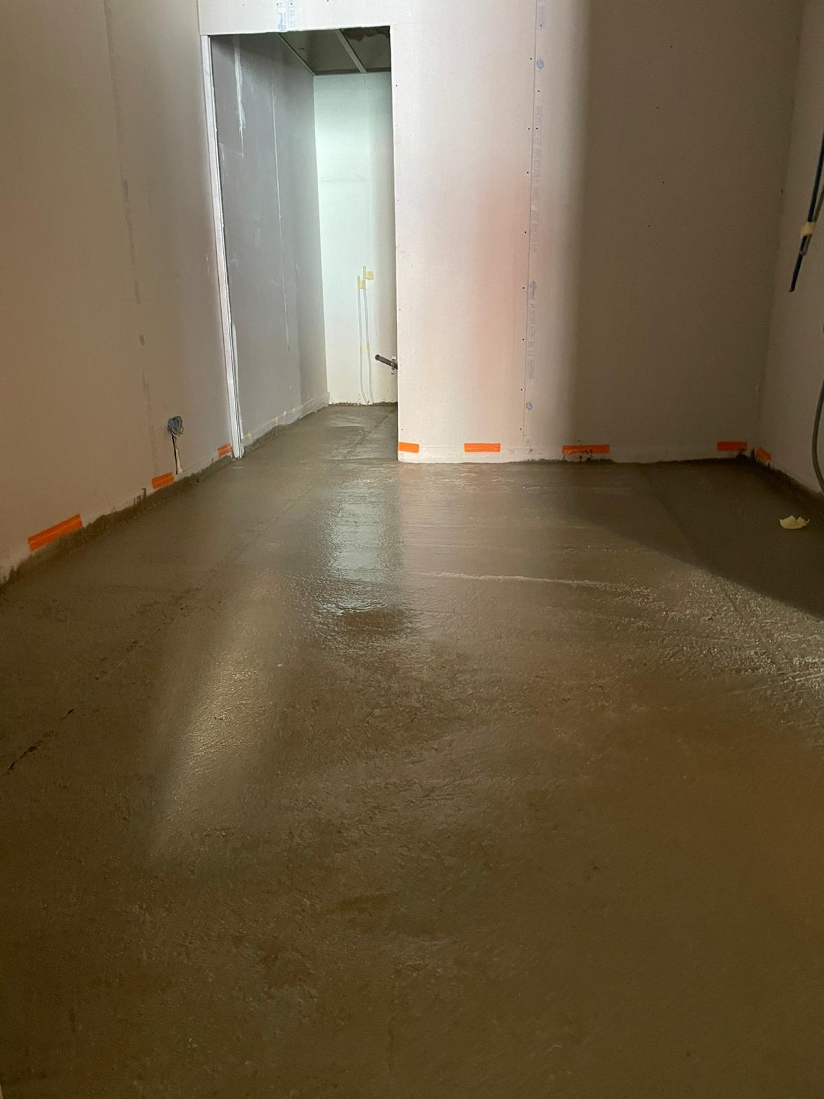 Masonry: self-leveling screed