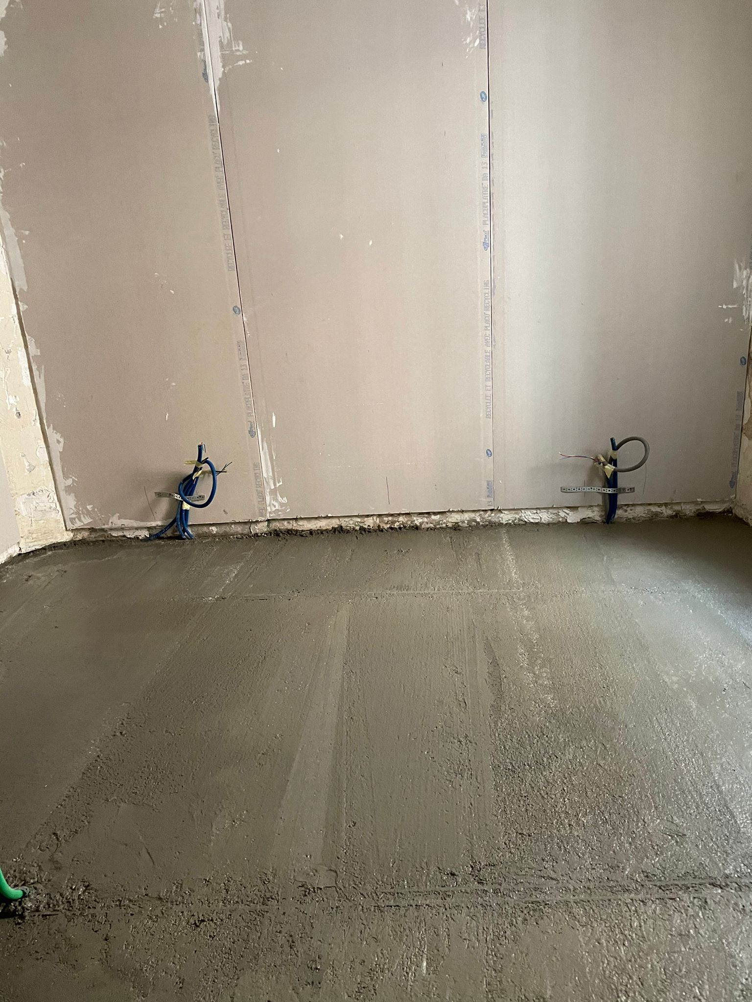 Masonry: screed