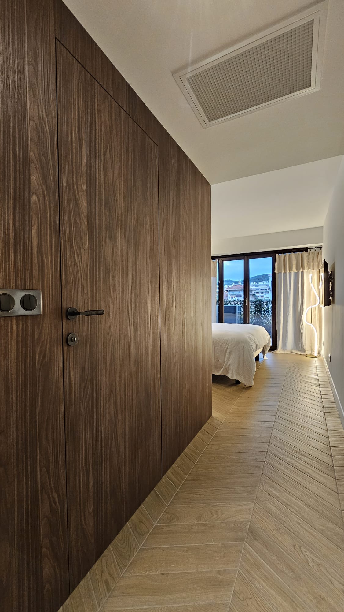 Renovation: wood-look tile installation