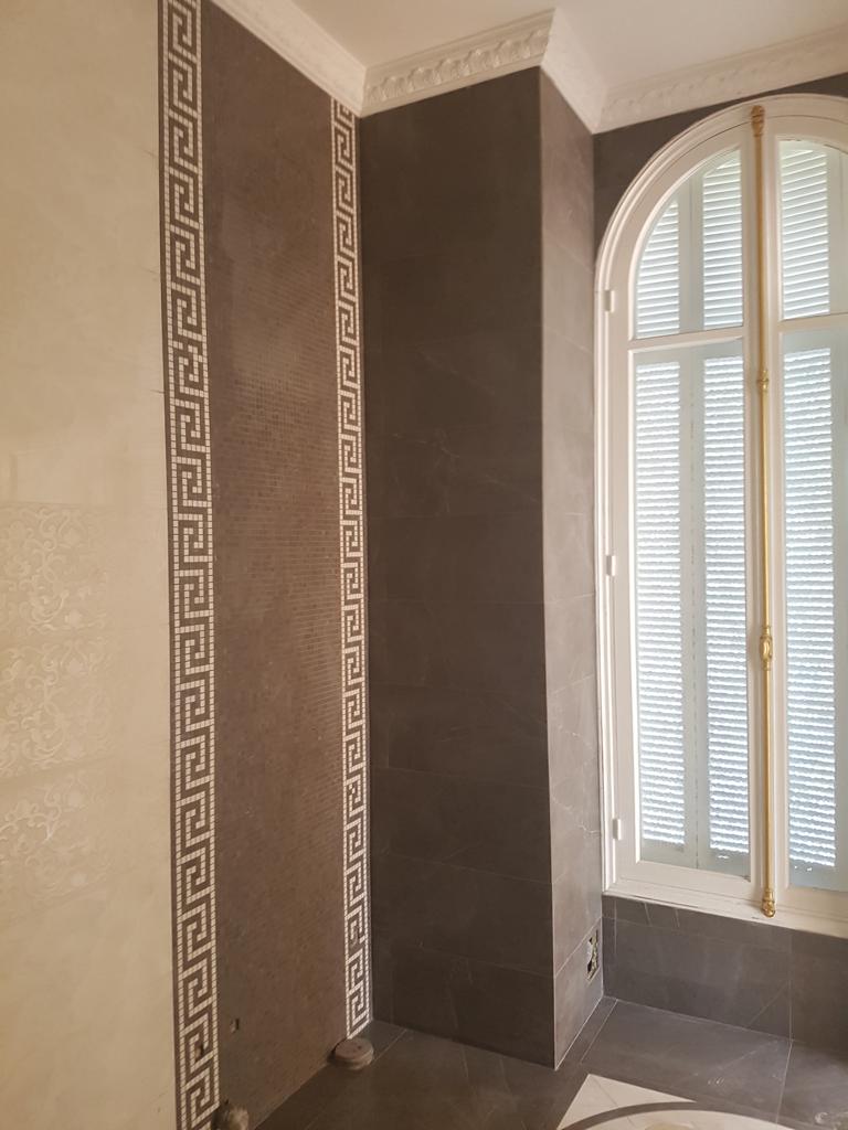 Bathroom renovation: tile installation (view 2)