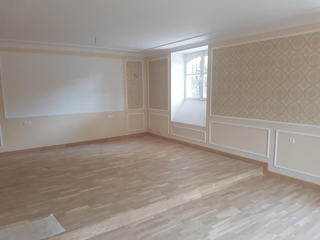 Renovation and decoration: paint, wallpaper and chair rail